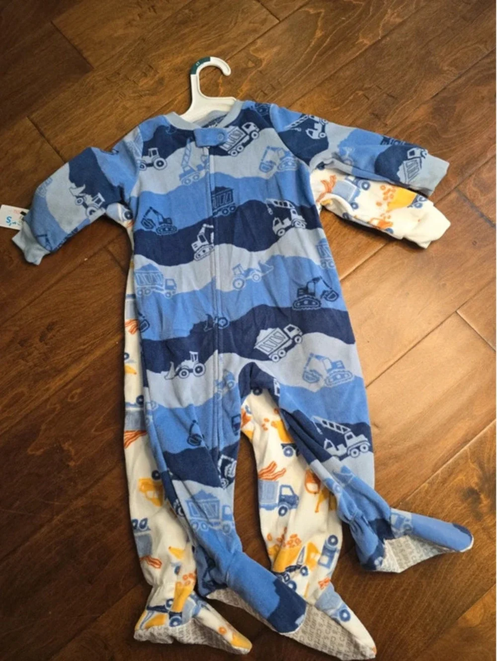 12m brand new pajamas from carter's item, 325G4